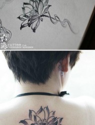 女人后背流行唯美的黑白莲花纹身图片