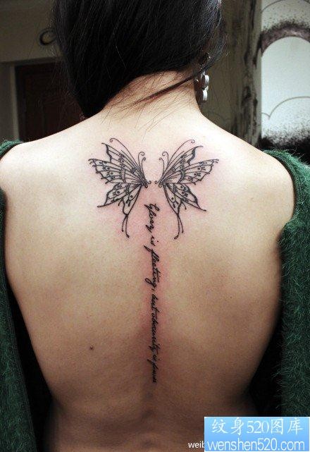 点击大图看下一张：女人后背时尚漂亮的蝴蝶与字母纹身图片