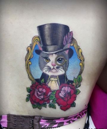 点击大图看下一张：背部可爱小猫纹身图片由纹身520图库推荐