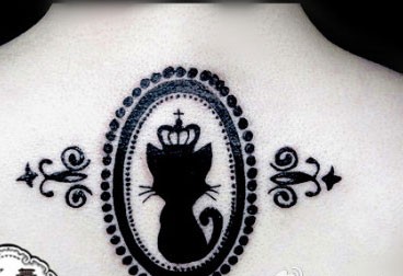 点击大图看下一张：背部可爱小猫纹身图片由纹身520图库推荐图4