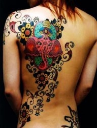 女人肩部传统象神纹身图片由纹身520图库推荐