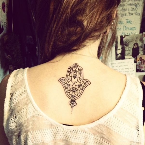点击大图看下一张：背部漂亮的梵花纹身