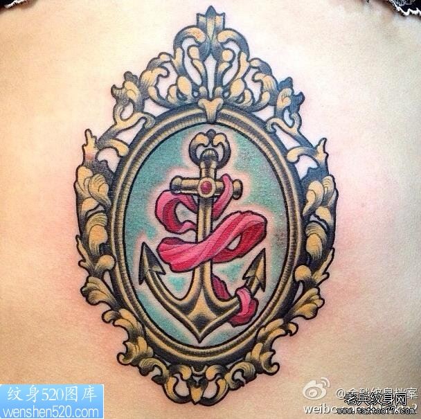点击大图看下一张:一幅背部school彩色船锚纹身作品
