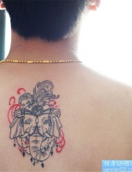 背部抽象象神纹身图案