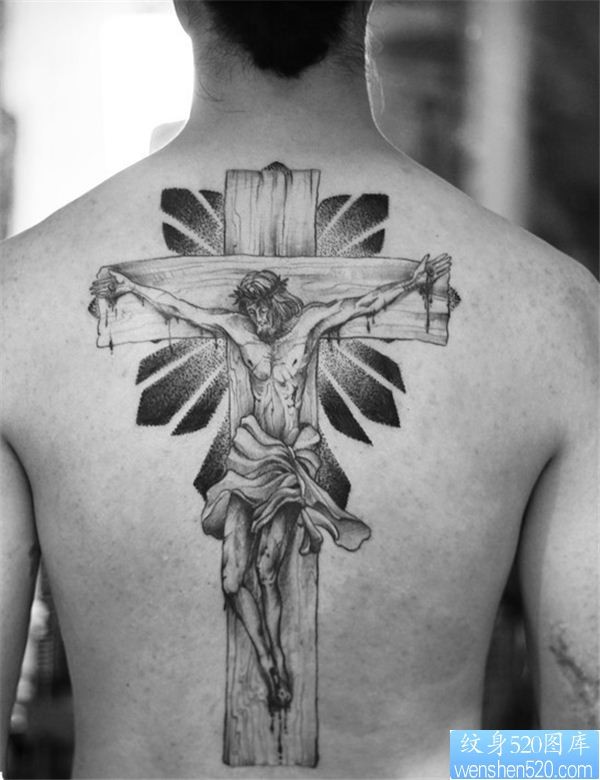 点击大图看下一张：背部救世主耶稣纹身图案