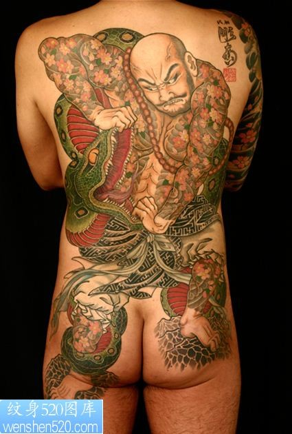点击大图看下一张：花和尚鲁智深战大蛇满背纹身图案图案