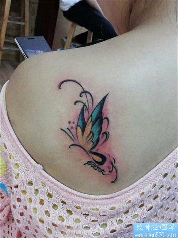 点击大图看下一张：肩背彩色蝴蝶纹身图案