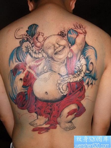 点击大图看下一张：男士背部佛纹身图案