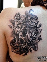 背部玫瑰花纹身图案
