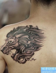 背部吼狮纹身图案