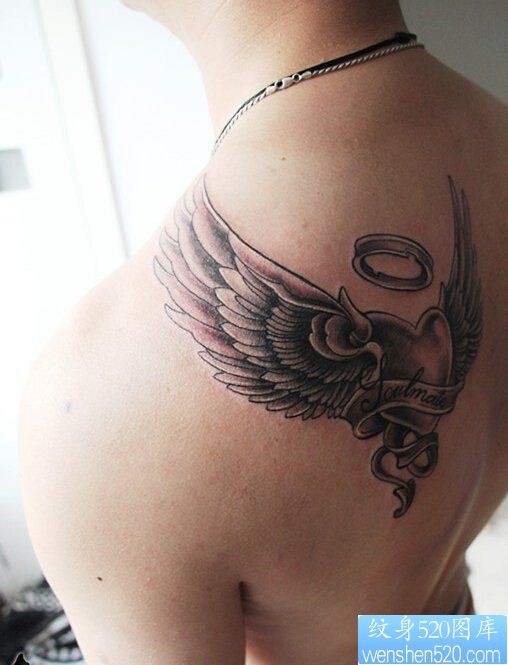 点击大图看下一张:背部爱心翅膀纹身图案