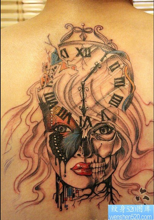 点击大图看下一张：背部时钟女郎纹身图案