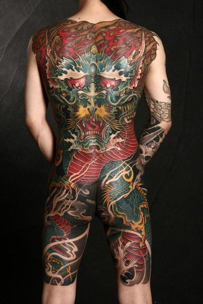 点击大图看下一张：男士背部一款霸气的满背纹身图2