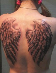 每个人都是拥有翅膀的天使：背部漂亮的天使翅膀纹身