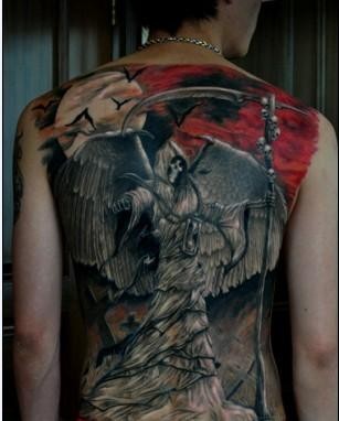 点击大图看下一张：男士背部大气的死神纹身