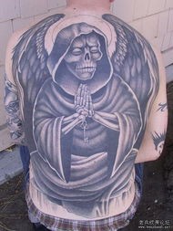 点击大图看下一张：男士背部大气的死神纹身图3