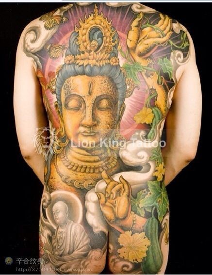 点击大图看下一张：背部帅气的佛纹身很值得收藏图4
