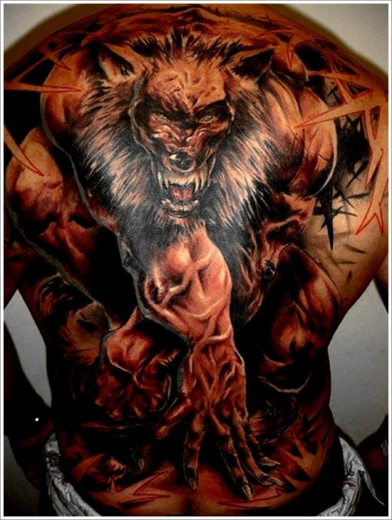 点击大图看下一张：霸气的背部狼纹身图3