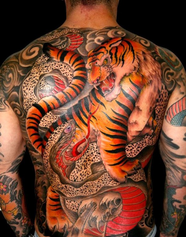 点击大图看下一张：满背霸气的老虎纹身