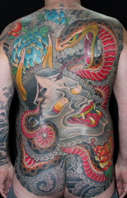 点击大图看下一张：满背传统的纹身图案图2