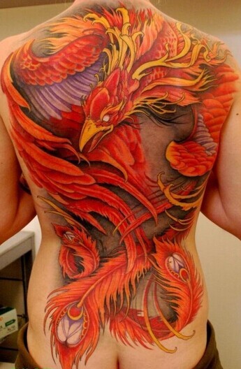 点击大图看下一张：百鸟之首 满背的凤凰纹身
