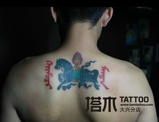 点击大图看下一张：男士蒙古马图腾纹身
