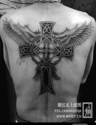 把信仰纹在背上 十字架翅膀纹身