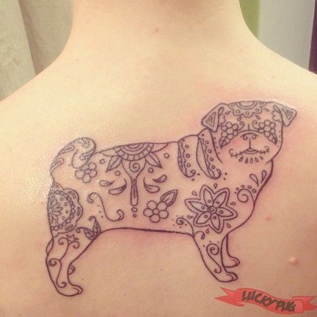点击大图看下一张：男士背部可爱的狗狗纹身图案图2