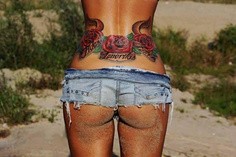 点击大图看下一张：超性感美女腰部火红玫瑰纹身图片