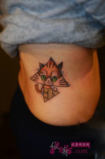 点击大图看下一张：创意可爱三角猫纹身