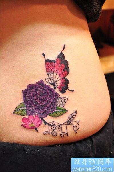 点击大图看下一张：女人纹身图片：美女腰部蝴蝶玫瑰纹身图片作品