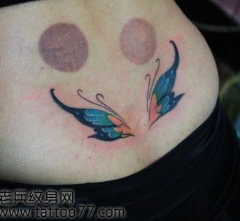 点击大图看下一张：腰部好看的彩色蝴蝶腰花纹身图片