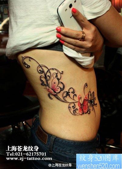 点击大图看下一张：美女腰部精美漂亮的蝴蝶藤蔓纹身图片