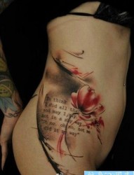 美女腰部时尚经典的罂粟花纹身图片