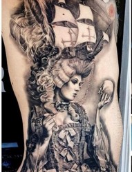 侧腰上一幅精致的女性物纹身图片