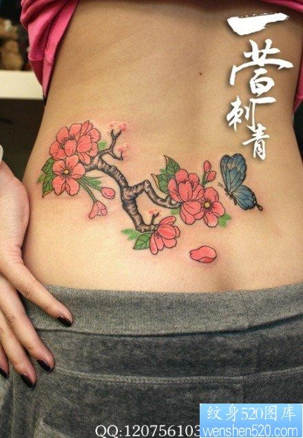 点击大图看下一张：美女腰部唯美好看的花卉蝴蝶纹身图片