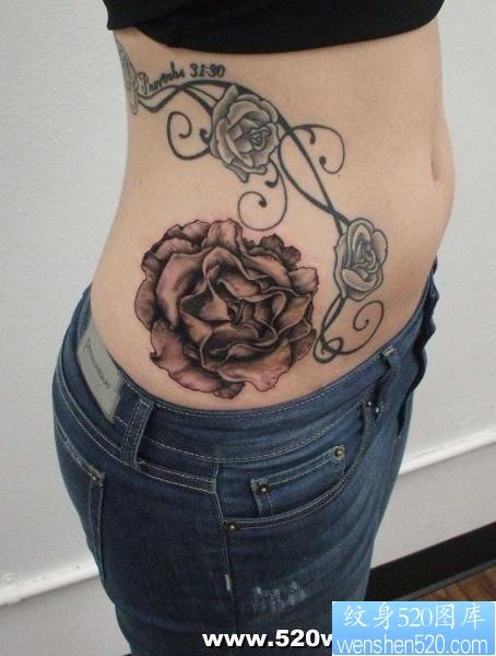 点击大图看下一张：纹身520图库推荐一幅女人腰部花卉纹身图片