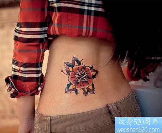 点击大图看下一张：纹身520图库推荐一幅女人腰部彩色花纹身图片