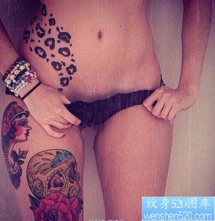 点击大图看下一张：女性侧腰豹纹纹身图案