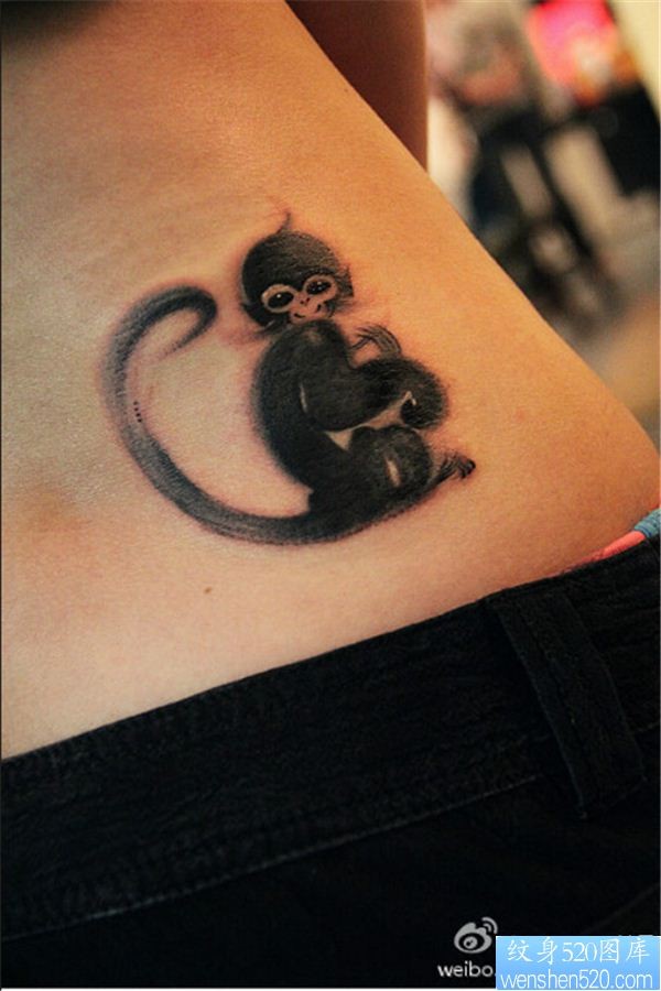 点击大图看下一张：腰部水墨猴子纹身图案