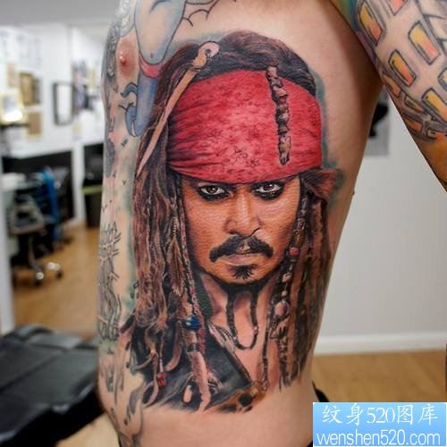 点击大图看下一张：纹身520图库侧腰海盗纹身图案