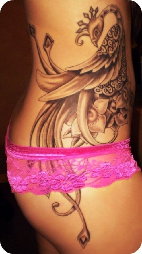 点击大图看下一张：腰部漂亮的花孔雀纹身图2