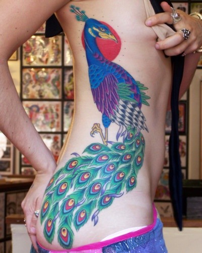 点击大图看下一张：腰部漂亮的花孔雀纹身图4