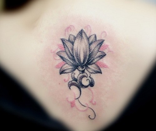 点击大图看下一张:经典漂亮的莲花纹身图6