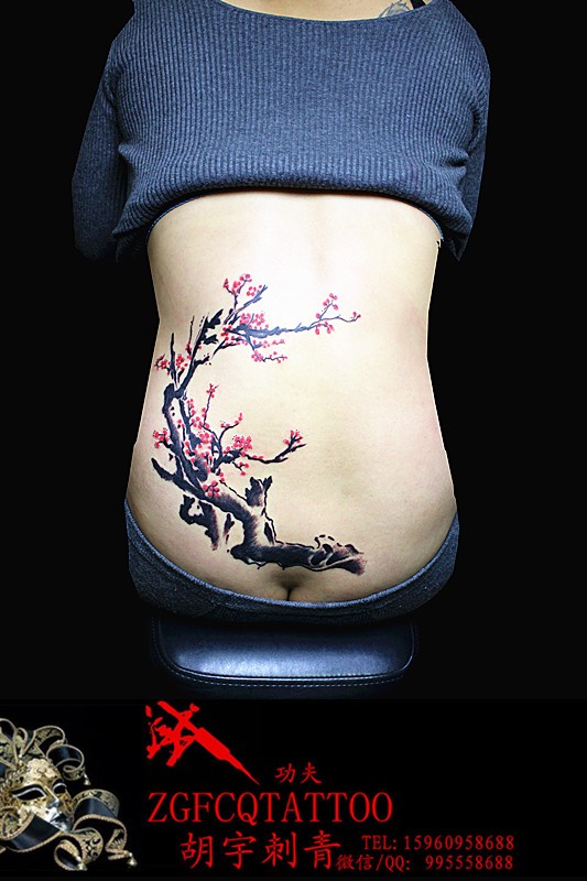 点击大图看下一张：女性腰部纹身--性感梅花纹身作品