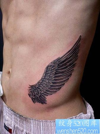 点击大图看下一张：腹部纹身图片：一幅腹部翅膀纹身图片纹身作品