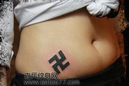 点击大图看下一张:美女腹部万字符纹身图片