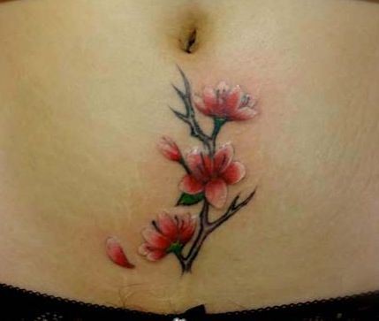 点击大图看下一张:美女腹部好看的桃花纹身图片