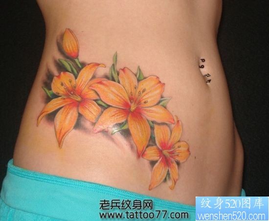 点击大图看下一张：美女腹部彩色百合花纹身图片