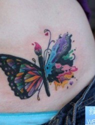 女人腹部好看的蝴蝶翅膀纹身图片